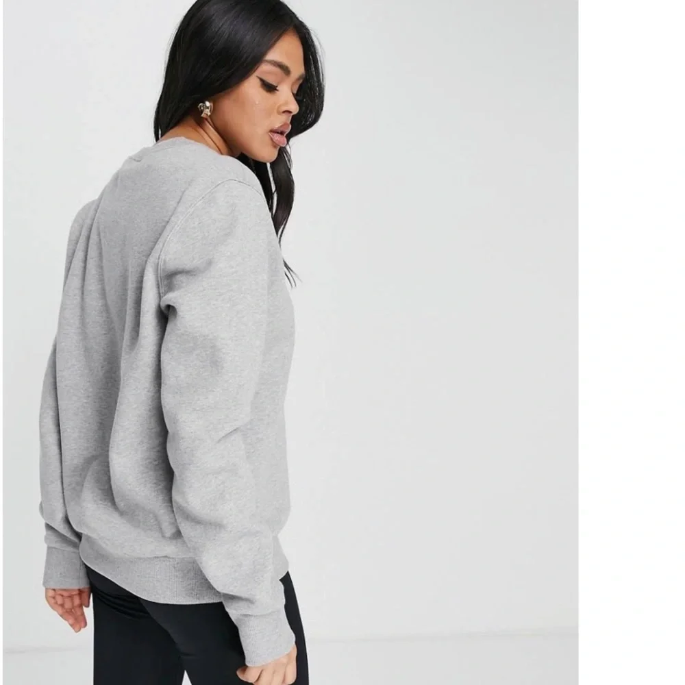 Reebok gray relaxed fit crewneck sweatshirt - Picture 3 of 13